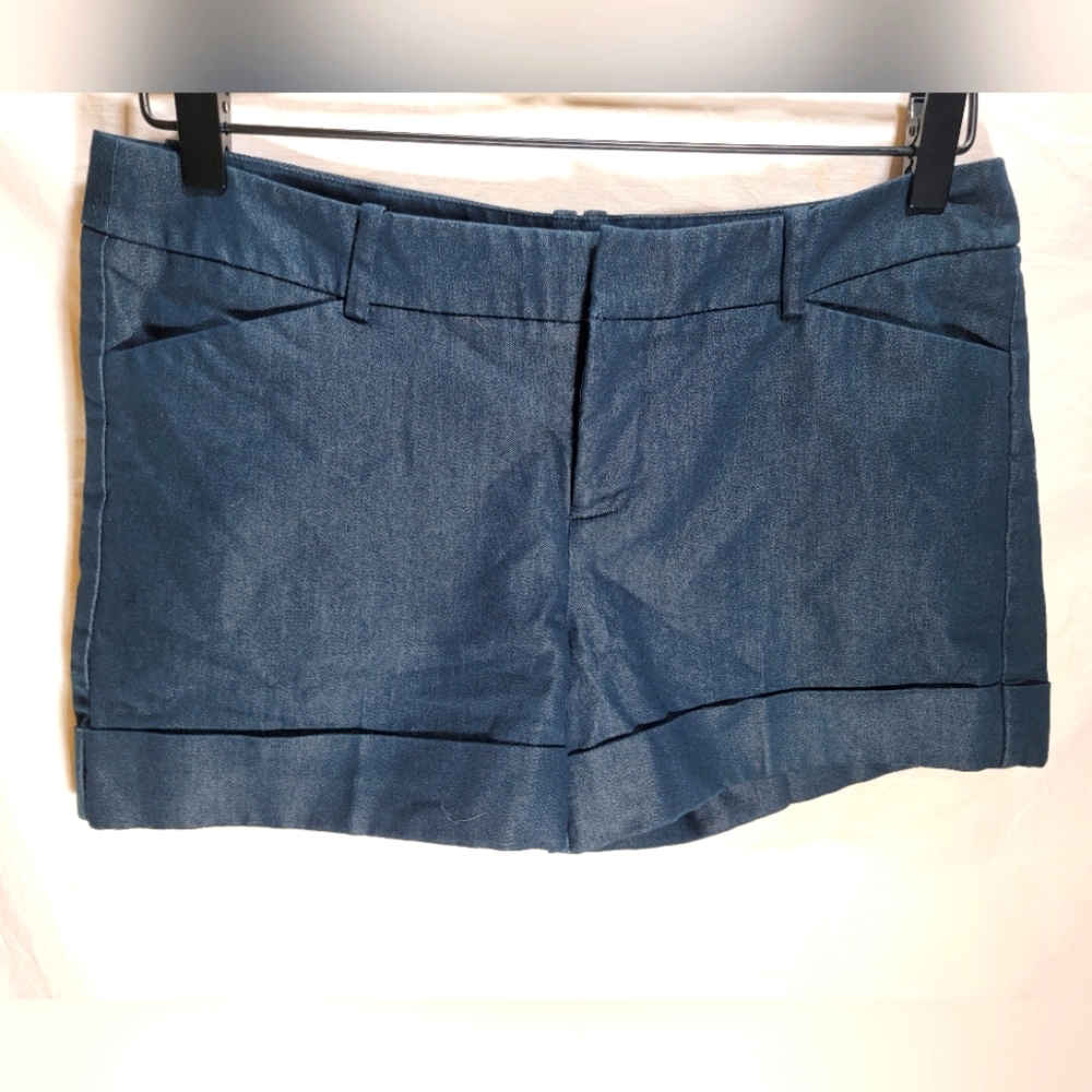 Mossimo size 6 fit 3 dark blue denim shorts with hem fold excellent condition